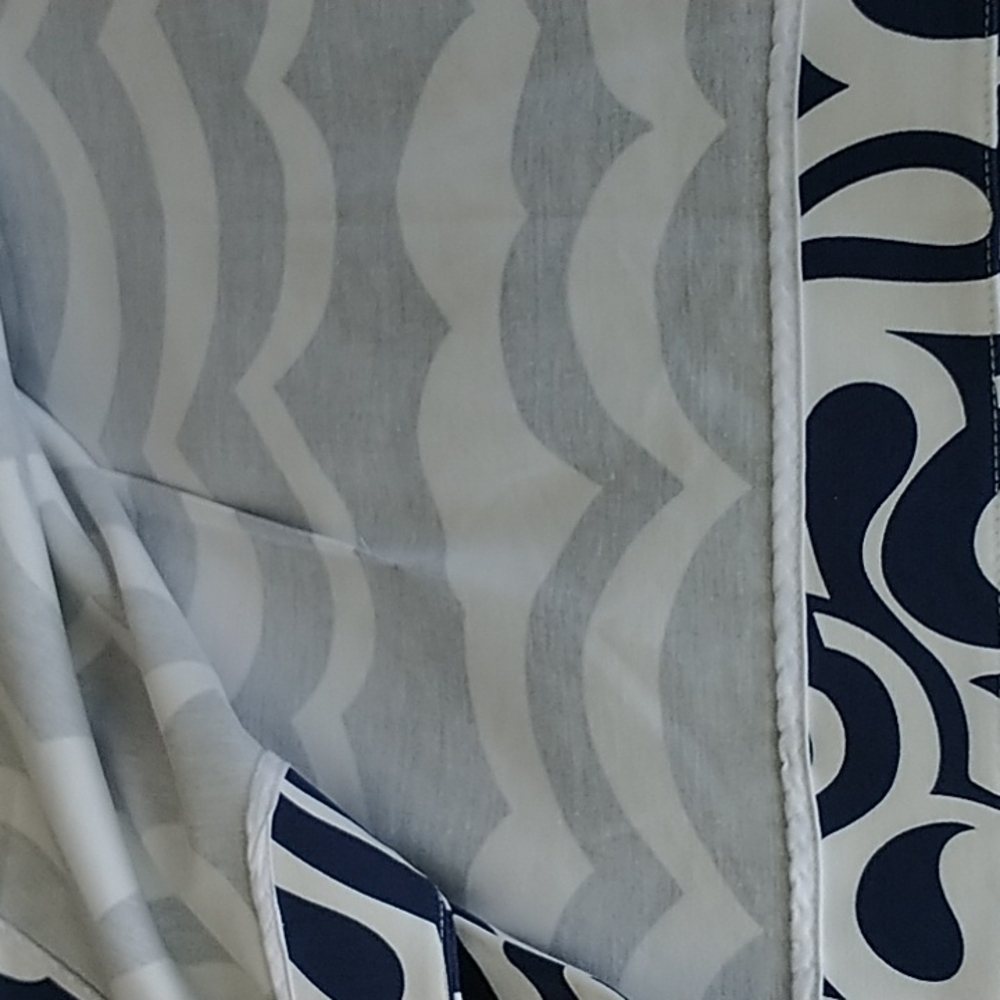 Elizabeth McCay Navy White Graphic Print Blouse V Neck 6 - Picture 11 of 13